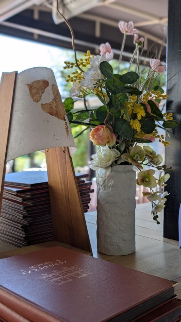 Vase décoratif pour accueil de restaurant ou entreprise